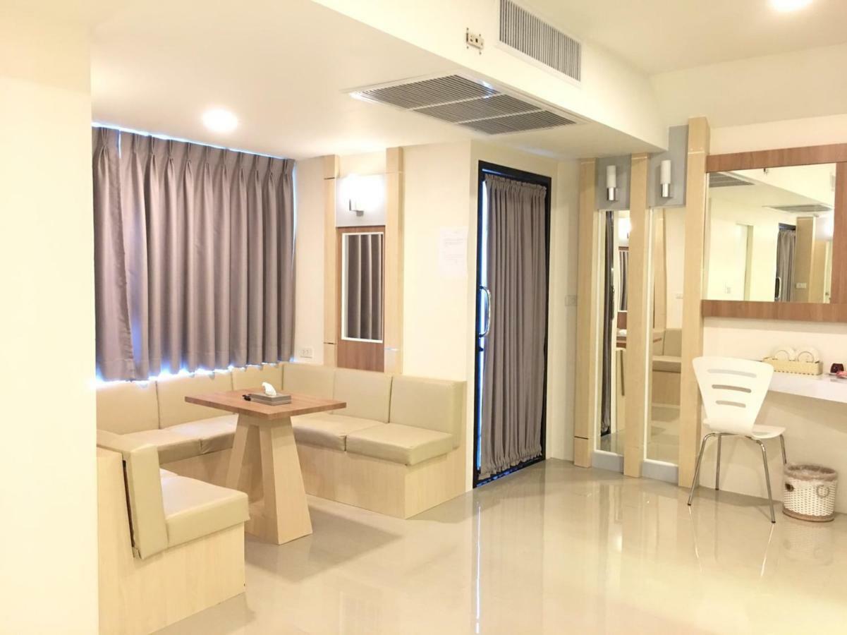 The Chic 101 Hotel Selaphum Exterior photo